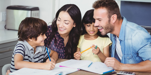 familia feliz en colegio villa de las flores, educación, escuela particular en coacalco, escuela de inglés